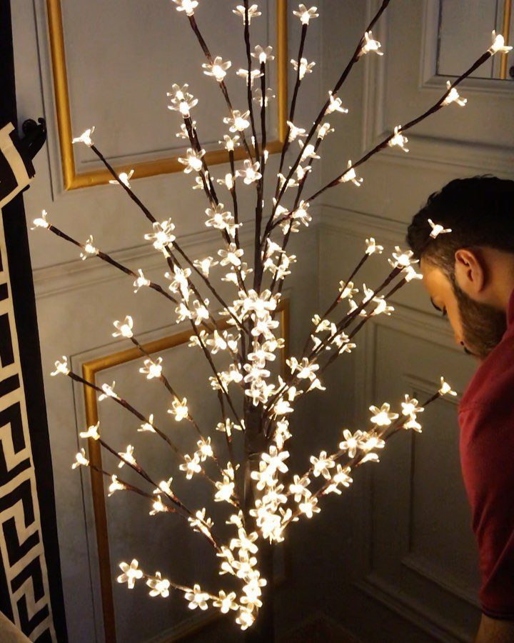 DIY LED Light Lamp Ideas: 27 Backlights, Pendants, Table Lamps 9 Large tree-shaped LED lamp with glowing white blossoms in a decorated room.