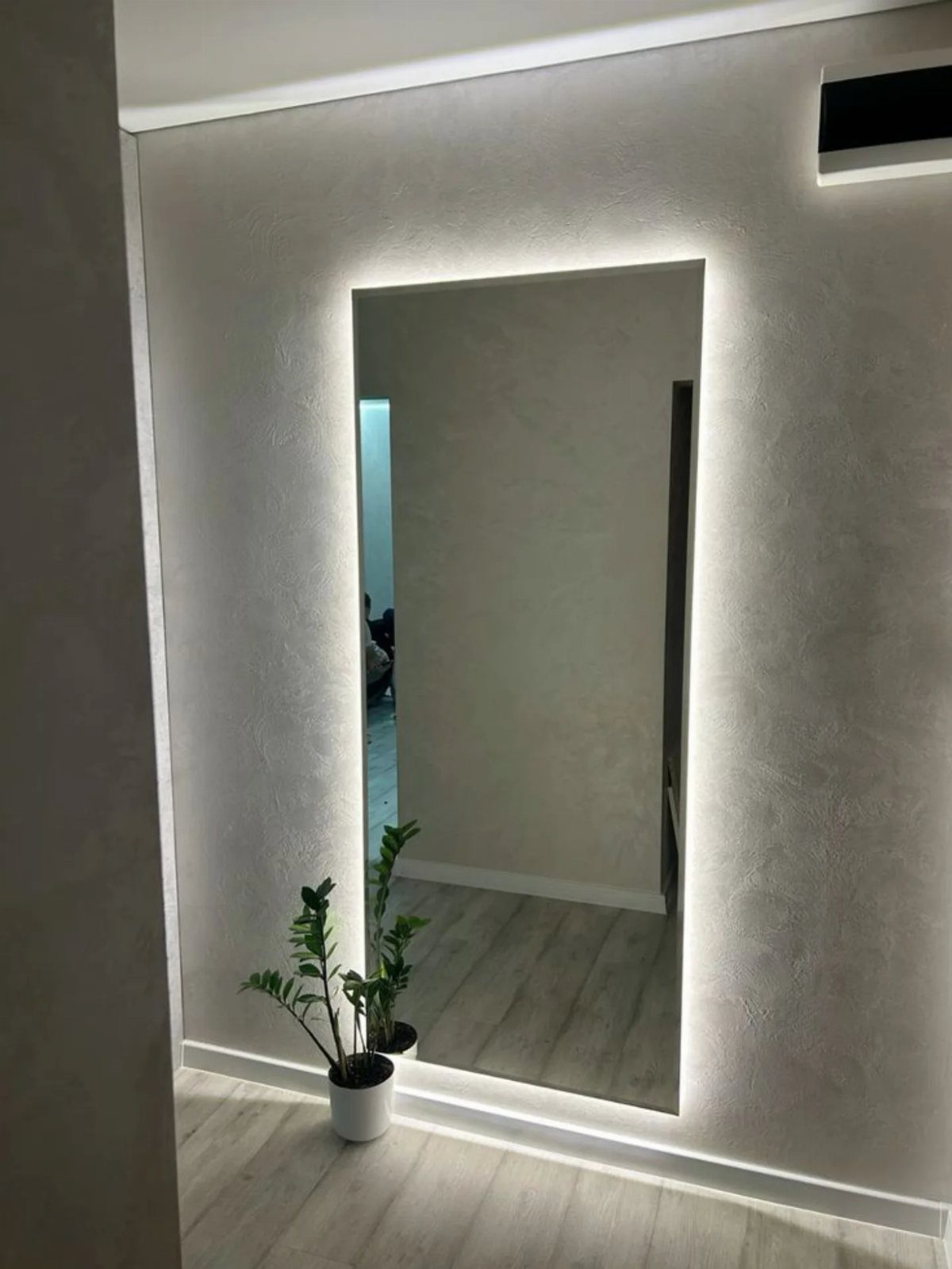 DIY LED Light Lamp Ideas: 27 Backlights, Pendants, Table Lamps 4 Rectangular wall mirror with bright white LED backlighting and a small potted plant.